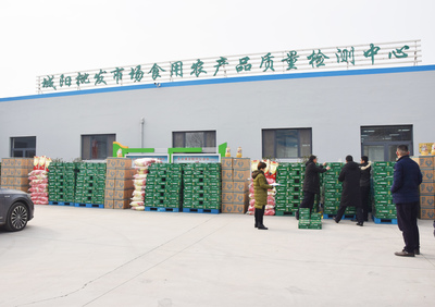 寒冬送温暖 文明实践暖人心——青岛民生集团与城阳批发市场工会为职工发放春节慰问品